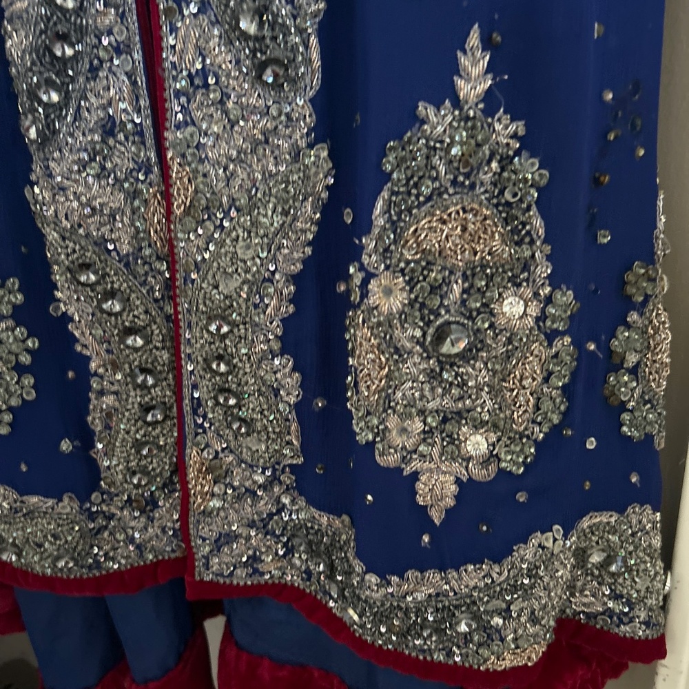 Extremely beautiful Indian Pakistani long gown - Picture 10 of 14